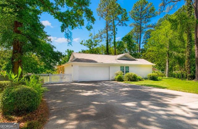670 Hillmont Drive, Waycross, GA 31503