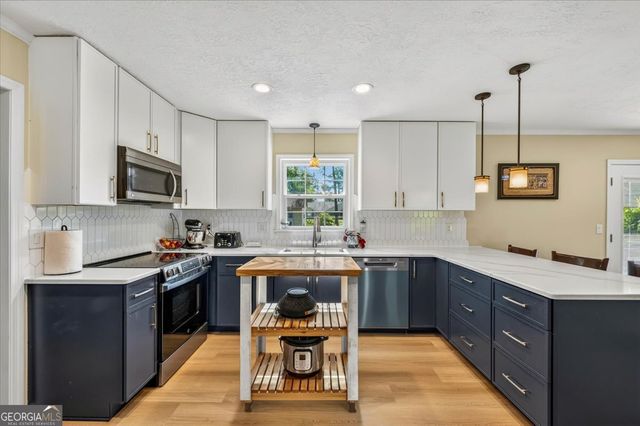670 Hillmont Drive, Waycross, GA 31503