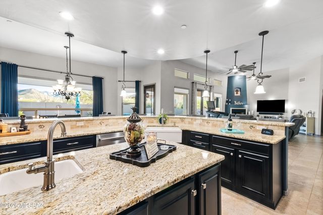 9450 E Woolly Butterfly Court, Corona De Tucson, AZ 85641