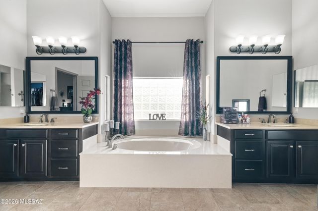 9450 E Woolly Butterfly Court, Corona De Tucson, AZ 85641