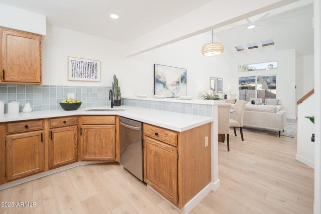 3211 E LAVEY Lane 103, Phoenix, AZ 85032