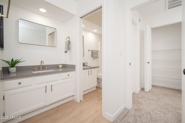 3211 E LAVEY Lane 103, Phoenix, AZ 85032