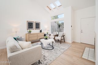 3211 E LAVEY Lane 103, Phoenix, AZ 85032