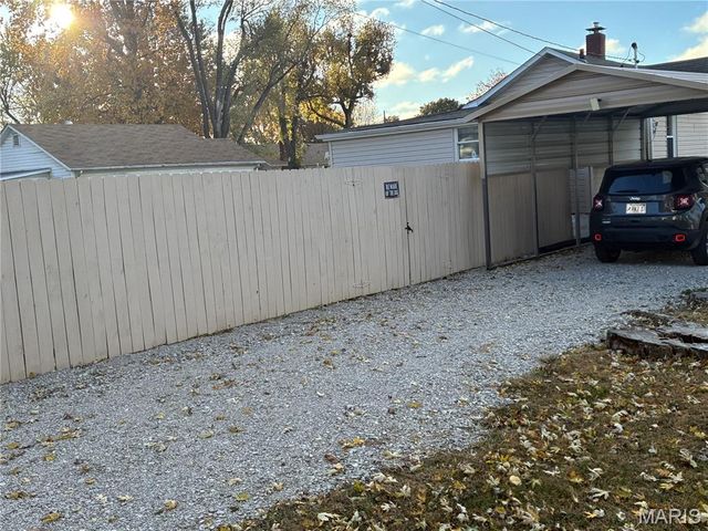 124 E 7th Street, Roxana, IL 62084