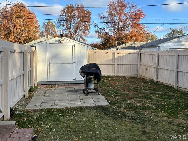 124 E 7th Street, Roxana, IL 62084