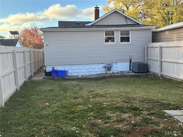 124 E 7th Street, Roxana, IL 62084