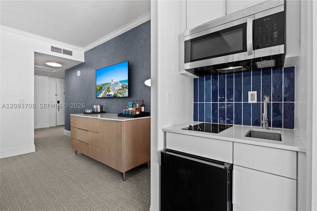 4401 Collins Ave 1709, Miami Beach, FL 33140