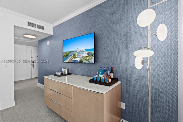 4401 Collins Ave 1709, Miami Beach, FL 33140