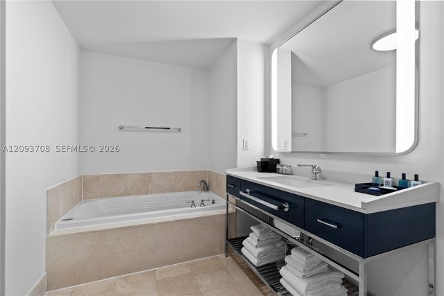 4401 Collins Ave 1709, Miami Beach, FL 33140