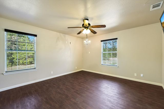 203 Pathfinders WAY, Smithville, TX 78957