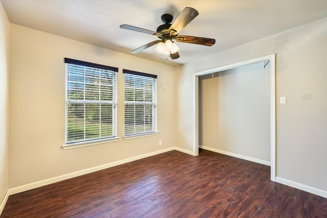 203 Pathfinders WAY, Smithville, TX 78957