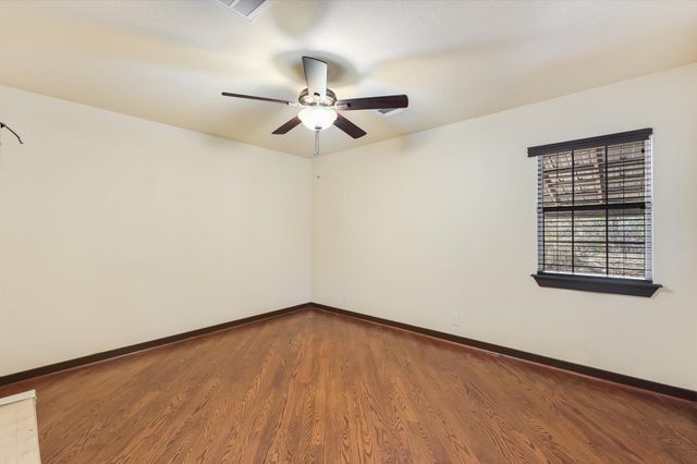 203 Pathfinders WAY, Smithville, TX 78957