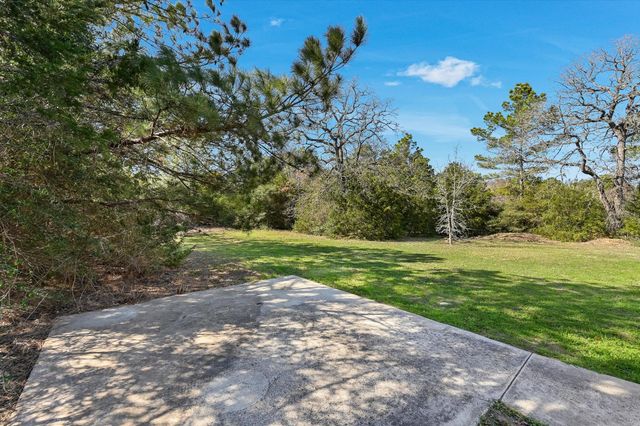 203 Pathfinders WAY, Smithville, TX 78957