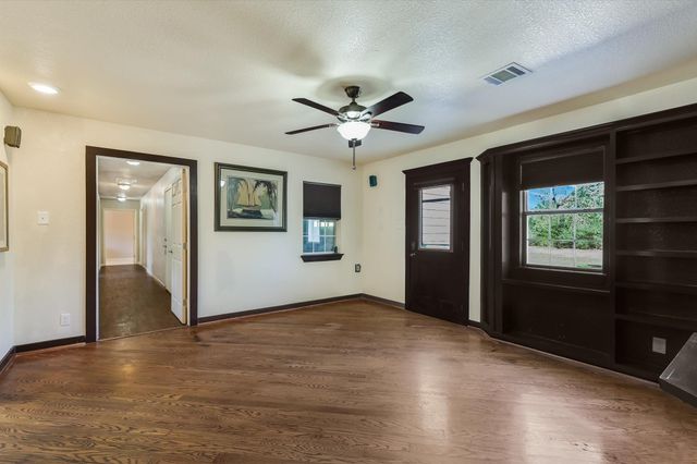 203 Pathfinders WAY, Smithville, TX 78957