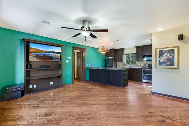 203 Pathfinders WAY, Smithville, TX 78957