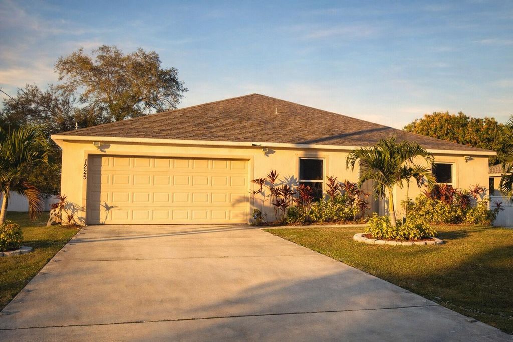 1225 SW Babcock Avenue SW, Port St Lucie, FL 34953