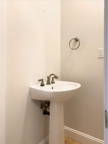 1200 W El Largo Dr, Placerville, CA 95667