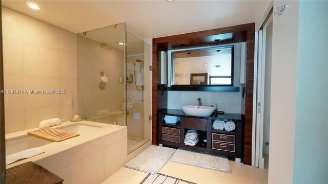 6801 Collins Ave 710, Miami Beach, FL 33141