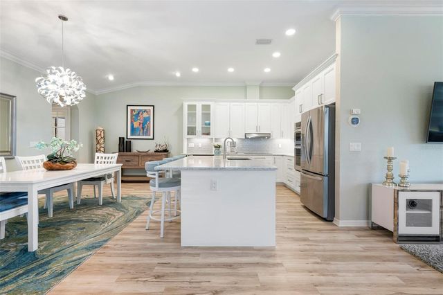 211 VISTA DEL LAGO WAY, Venice, FL 34292