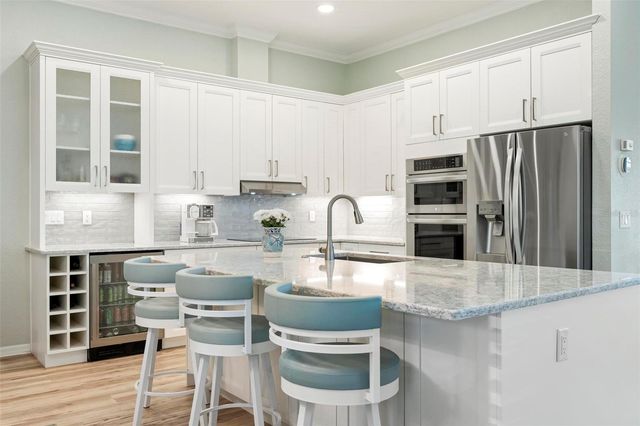 211 VISTA DEL LAGO WAY, Venice, FL 34292