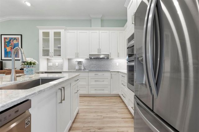 211 VISTA DEL LAGO WAY, Venice, FL 34292