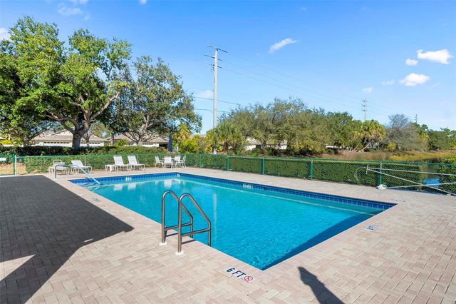 211 VISTA DEL LAGO WAY, Venice, FL 34292