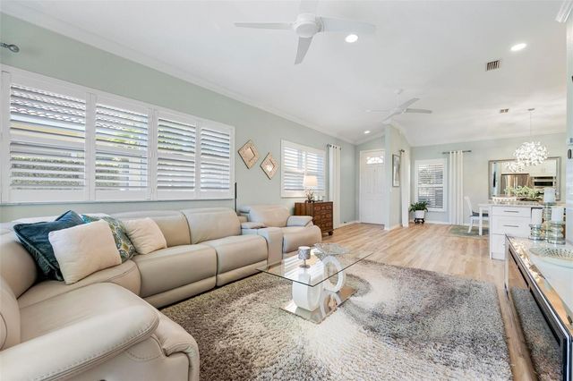 211 VISTA DEL LAGO WAY, Venice, FL 34292