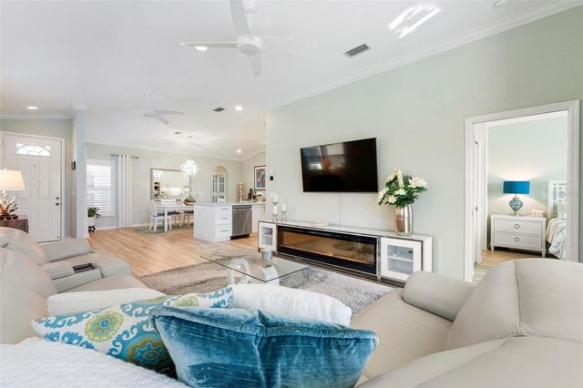 211 VISTA DEL LAGO WAY, Venice, FL 34292