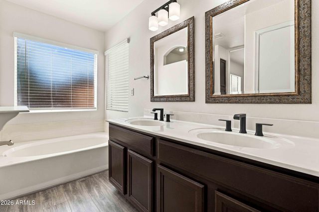 4925 W BUFFALO Street, Chandler, AZ 85226
