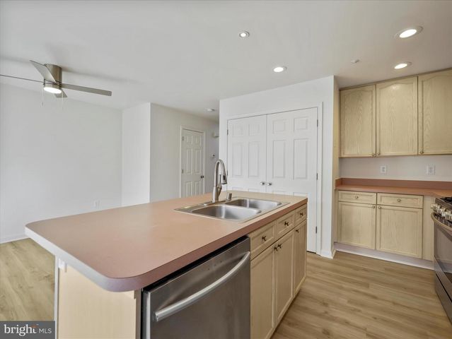 1123 LINDSAY LN, Hagerstown, MD 21742