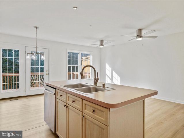 1123 LINDSAY LN, Hagerstown, MD 21742