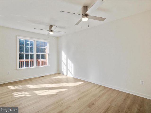 1123 LINDSAY LN, Hagerstown, MD 21742