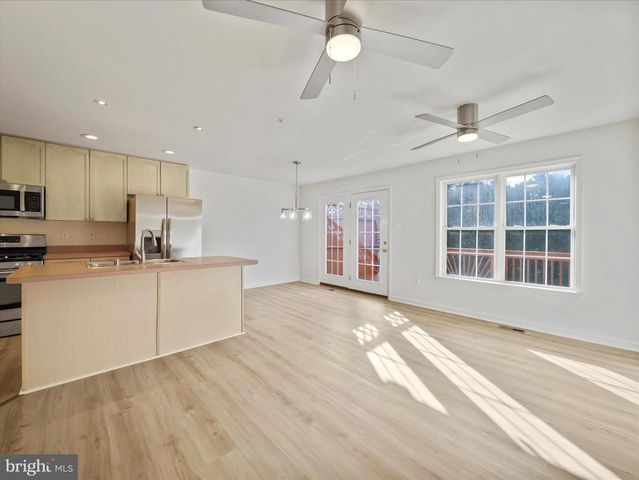 1123 LINDSAY LN, Hagerstown, MD 21742