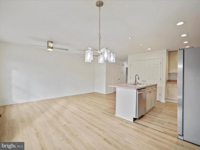 1123 LINDSAY LN, Hagerstown, MD 21742