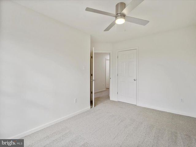 1123 LINDSAY LN, Hagerstown, MD 21742