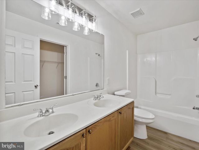 1123 LINDSAY LN, Hagerstown, MD 21742