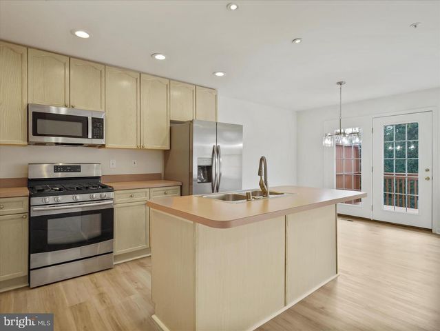 1123 LINDSAY LN, Hagerstown, MD 21742