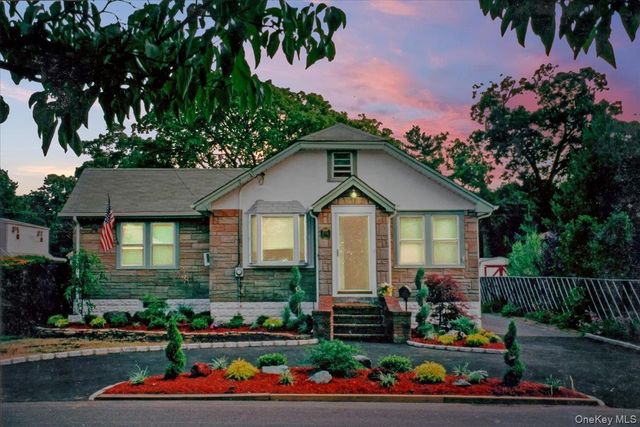 2016 Abbot Avenue, Merrick, NY 11566