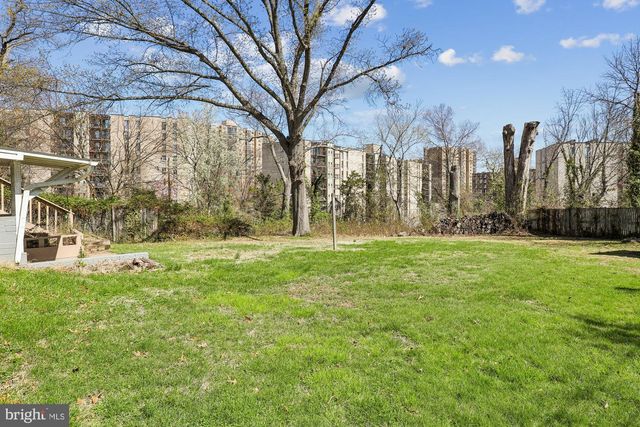 2328 FORT DR, Alexandria, VA 22303