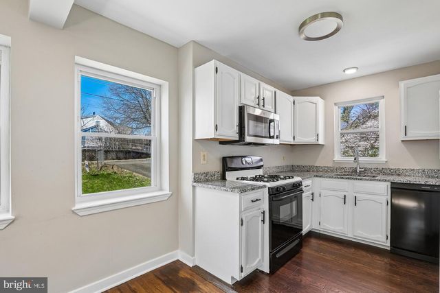 2328 FORT DR, Alexandria, VA 22303