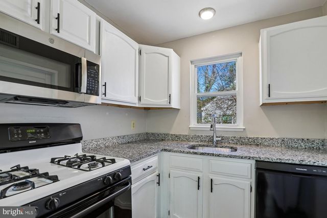 2328 FORT DR, Alexandria, VA 22303