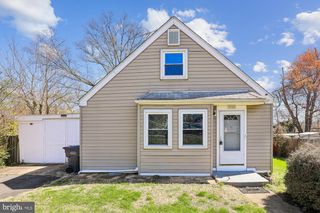 2328 FORT DR, Alexandria, VA 22303