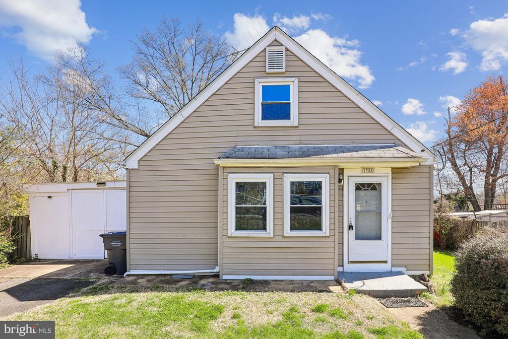 2328 FORT DR, Alexandria, VA 22303