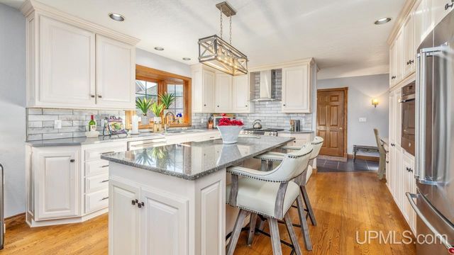 N3860 N Grand Oak Drive, Iron Mountain, MI 49801