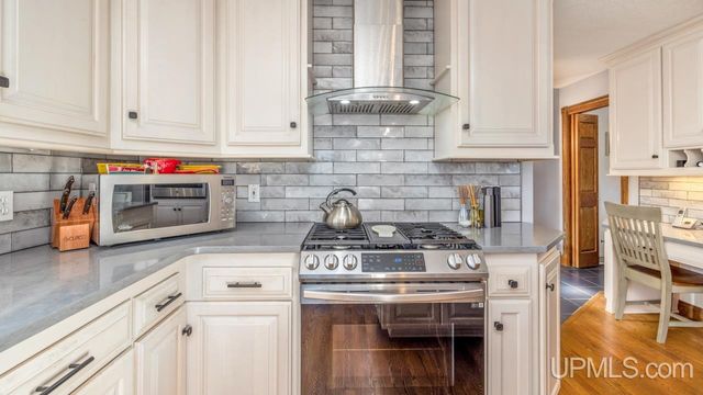 N3860 N Grand Oak Drive, Iron Mountain, MI 49801