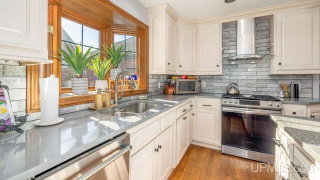 N3860 N Grand Oak Drive, Iron Mountain, MI 49801