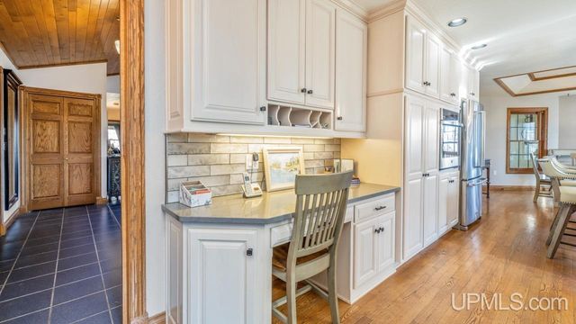 N3860 N Grand Oak Drive, Iron Mountain, MI 49801