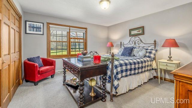 N3860 N Grand Oak Drive, Iron Mountain, MI 49801