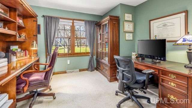 N3860 N Grand Oak Drive, Iron Mountain, MI 49801