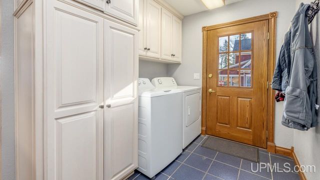 N3860 N Grand Oak Drive, Iron Mountain, MI 49801